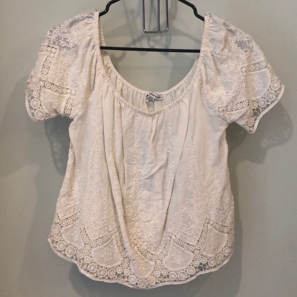 White over the shoulder top - Picture 1 of 1